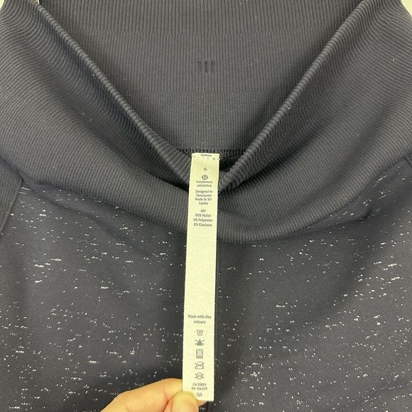 Lululemon‎ Athletica Free To Flow Crop 17 Inch Inseam Navy And White Size 6 - Picture 5 of 5